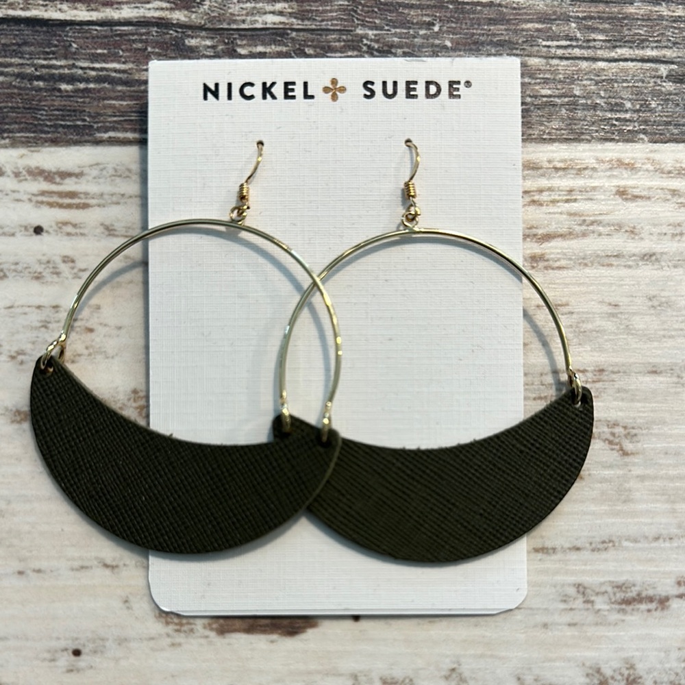 Nickel and Suede Green Fatigue Asters. NWT